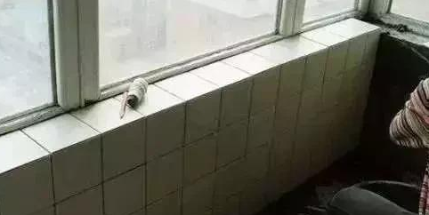 芒市瓷砖胶韧性对特殊结构贴砖的重要意义
