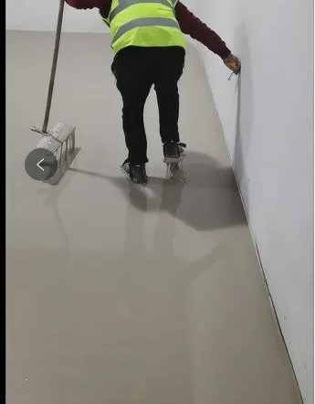 厚层自流平施工比水泥便宜吗？